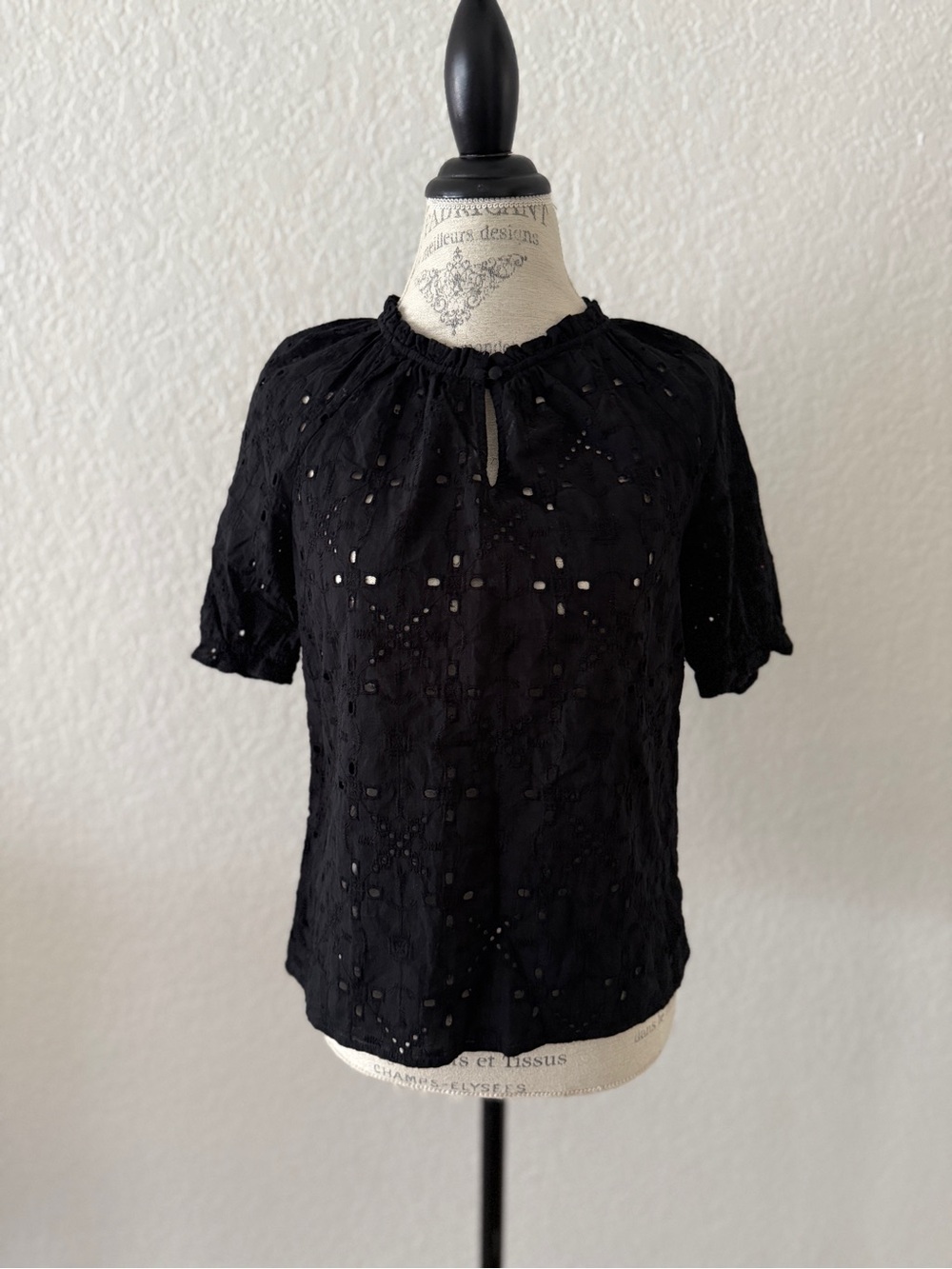 Elie Tahari Black Eyelet Short Sleeve Blouse